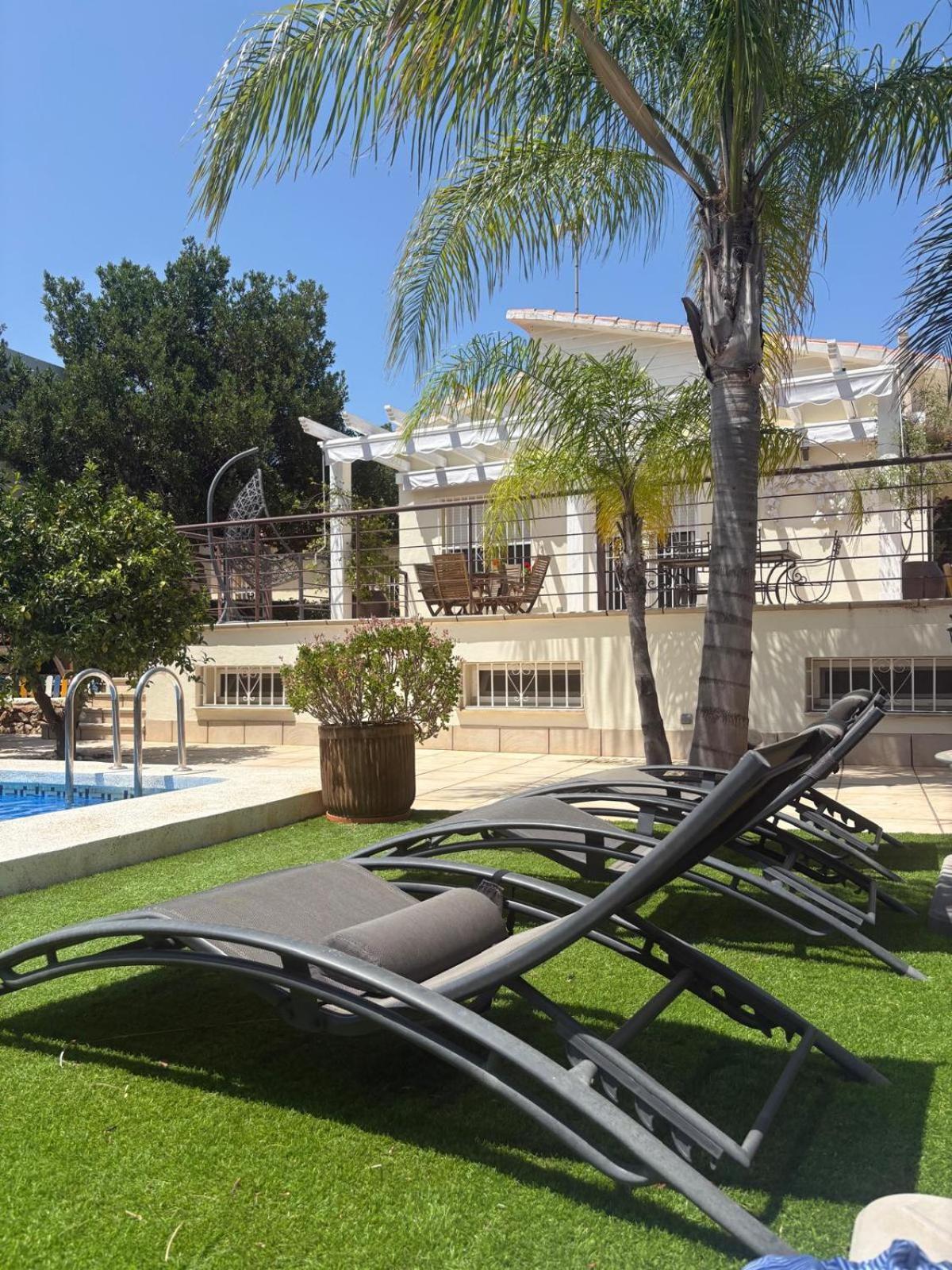 Castillitos En El Aire En Lo Alto Del Montgo-denia-piscina